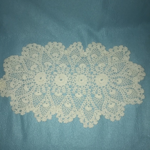 Dainties handmade lace crocheted oval shaped doily 100% cotton vintage 12X18 NWT - Picture 1 of 3